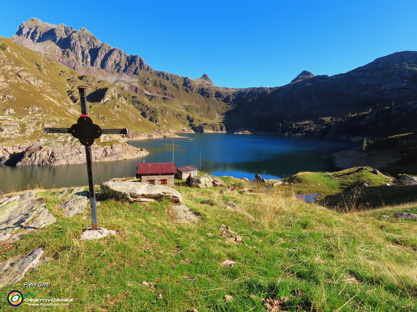 66 La bella casetta sui Laghi Gemelli.JPG
